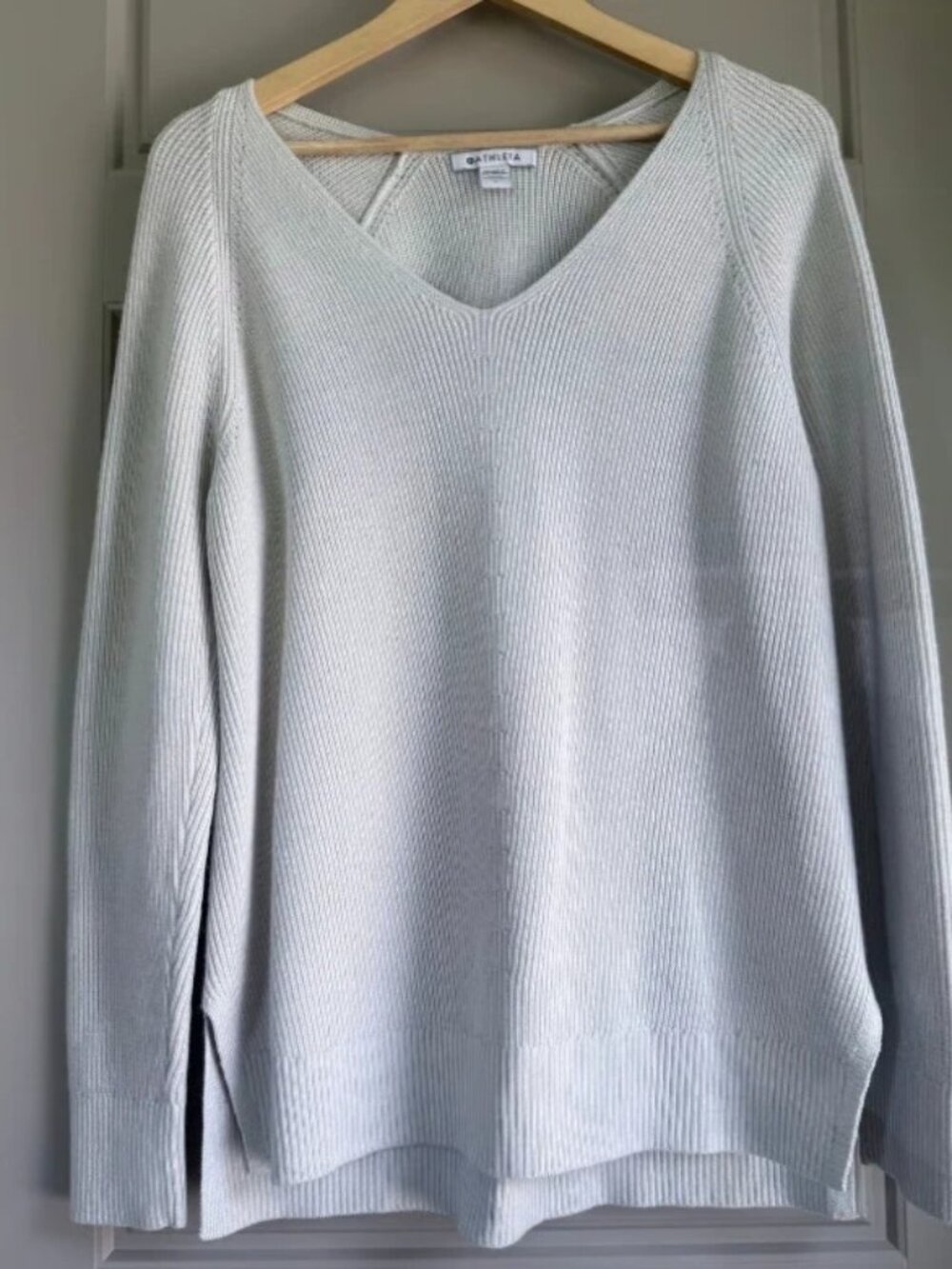 Women's Cream Merino Wool Blend Ribbed V-Neck Sweater Size M